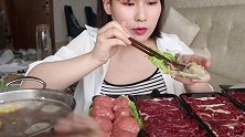 简简单单吃顿潮汕牛肉火锅！小姐姐的食量惊人看着我都饿了