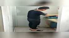 刚炒完菜就开吃，这还没上桌呢