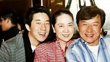成龙退出妻子全资控股公司，这是啥情况？