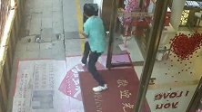 广西南宁：已被抓获！男子为还赌债珠宝店抢夺万元金项链