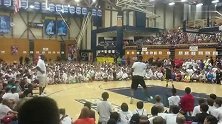 篮球-15年-乔帮主与吉米巴特勒比拼投篮 高难度压哨三分获胜-专题