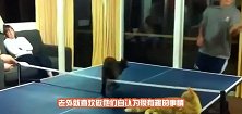 猞猁捂住主人的眼睛“猜猜我是谁”被揭穿后，镜头拍下搞笑瞬间