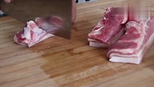 为什么红烧肉肥而不腻？原来他是这么做的，很多人第一步就做错了