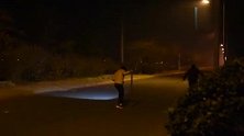 小伙扮死神，吓尿开远光灯司机！