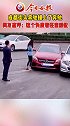 本是同根生 相煎何太急，成都路上奔驰撞上了奔驰！看到车主后网友喊话：加个联系方式再处个对象。