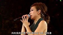 林忆莲演唱会深情献唱经典粤语歌曲，以前的老牌歌星就是赞