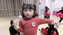 不愧是是学跳舞的女孩儿，气质杠杠的!