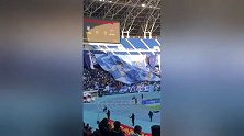 津门再无带刀后卫！泰达球迷打出曹阳tifo