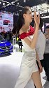 性感车模这波操作，把摄影师雷到了