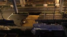 长沙一路面半夜突然塌陷，工作人员：疑与在建地铁小巷道有关