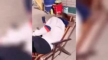 盘点那些搞笑的瞬间：小朋友的动作太经典，让大叔措手不及！