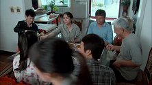 众人都拿出钱来准备支持农场建设 李继田喜笑颜开
