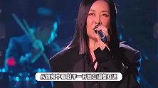 那英乐队被质疑出现失误，鼓手临时找谱摘掉耳返，刘卓回应疑甩锅