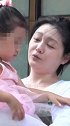 大S纯素颜带女儿逛街母爱满满，女神看起来一脸苍白很憔悴