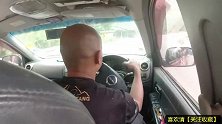 水库捕获几百斤大鱼，大哥赶紧开车送到自家鱼塘放生，过瘾！