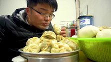 大sao做的蹄冻蒸包子看着就让人食指大动，吃得真香太享受了