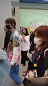 何昶希提醒粉丝过马路时要注意安全，暖化粉丝