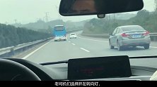 在超车道为啥还打左转向灯？新手知道原因后：不愧是老司机！