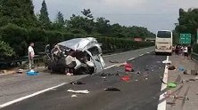 安徽境内沪渝高速大客车与面包车相撞  致2死5伤