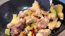 我吃过最好吃的炒鸡不在临沂也不在新疆，就在我家这口大铁锅里