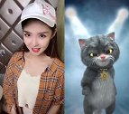 小姐姐配合猫咪做动作，感觉好好玩啊！