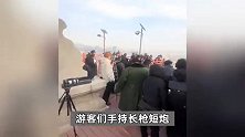 “兰哈顿”爆火出圈，师傅火速打腻子翻新山门，网友喊话兰州文旅接住泼天富贵