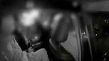江苏淮安：男子二次酒驾遇查爬到后座，车辆滑行撞上警车