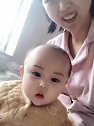 都说我闺女没有眉毛，今天我就给你画一个，大家看看怎么样