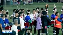 村超颁奖礼奖品抢眼，小香鸡、鹅、羊、猪轮番上场，冠军领走一头牛
