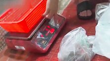 网友曝光三亚海鲜市场作弊电子秤：丢当地人的脸