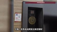 外卖员吐槽公寓电梯像棺材，吓得不敢晚上坐，网友：设计寓意“升官发财”