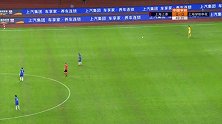 第50分钟上海绿地申花球员曾诚黄牌