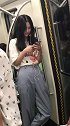 地铁上偶遇一个姑娘，看她第一眼我就心动了，真是太漂亮了