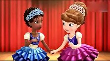 小公主苏菲亚：苏菲亚安柏跟着卡莉一起跳舞，好漂亮啊