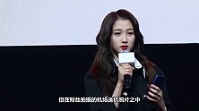 关晓彤去时装周，工装裤配马丁靴，看秀一年比一年帅