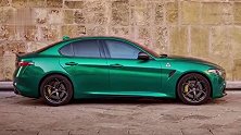 2023款阿尔法罗密欧Giulia 四叶草百年纪念版