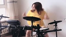 气质美女架子鼓打奏一首经典歌曲，节奏感十足，百听不厌