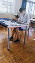日本的姑娘学写毛笔字，这认真的样子我都心动了