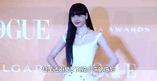 明星红不红看金主态度，刘亦菲被亲自迎接，张天爱惨遭金主拒绝