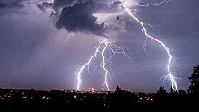 印度比哈尔邦遭遇雷暴天气 一天之内至少83人遭雷击死亡