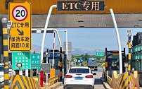 为什么高速人工通道排起长队，ETC却空无一人，车主：不敢用了