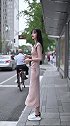 时尚街拍这高冷的气质，连骑电动的小哥都回头看了！