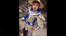 小伙模仿王者荣耀经典人物 你能看出几个