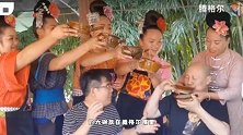 腾格尔被5个女性灌酒，连连摆手多次拒绝，往嘴里塞肉满脸油光