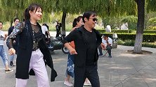 热情似火的广场舞跳起来动感十足