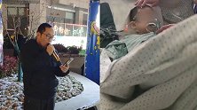 割肝救子父亲白天送外卖晚上卖唱：儿子患罕见病，拼命挣看病钱