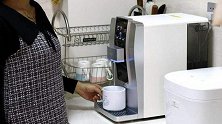 上班冲奶粉烫伤算工伤？ 法院：算属满足生理需要
