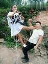 美女才艺表演，小伙架不住，表情亮了