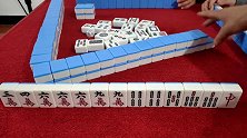 麻将：单吊白板，小哥十八罗汉成功胡牌，这手气真不错