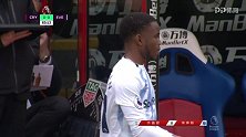 第84分钟埃弗顿球员卢克曼换上
